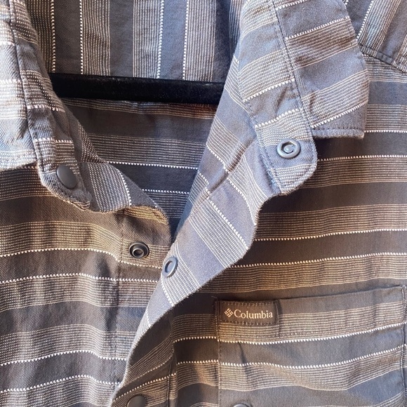 Columbia Large Gray Stripe Collar Button Down Short Sleeve Shirt Snap Button - Picture 3 of 9
